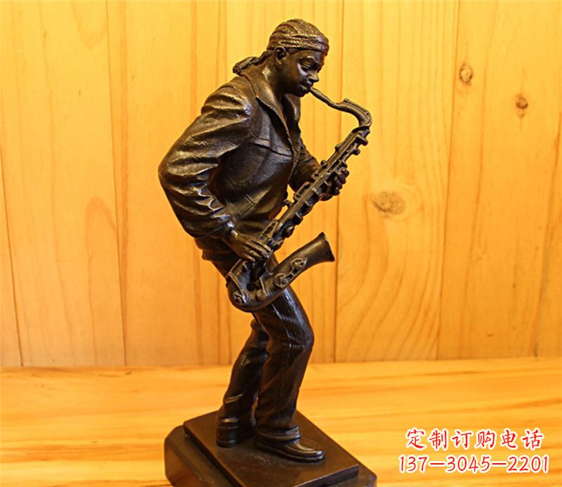 长春萨克斯雕塑娱乐场所的精灵