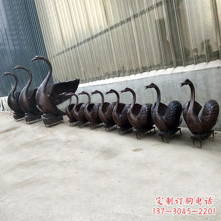 长春精致的铜质天鹅雕塑