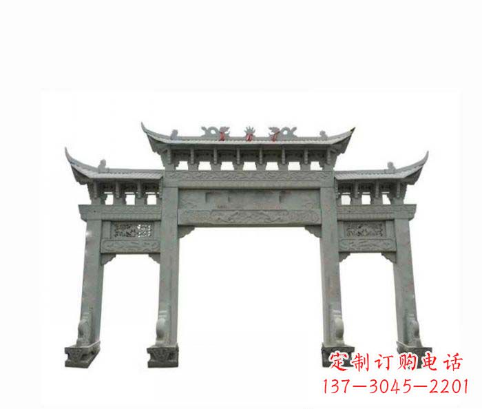 长春牌楼上的雕塑