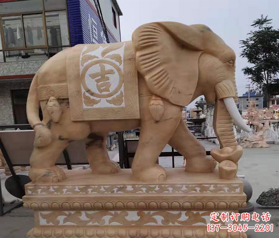 长春精美的大象镂空石雕