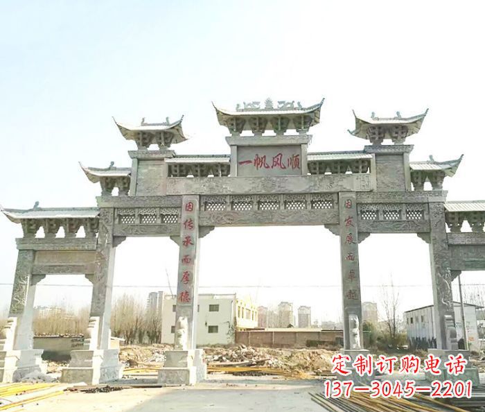 长春别具一格的大型五门石雕牌楼