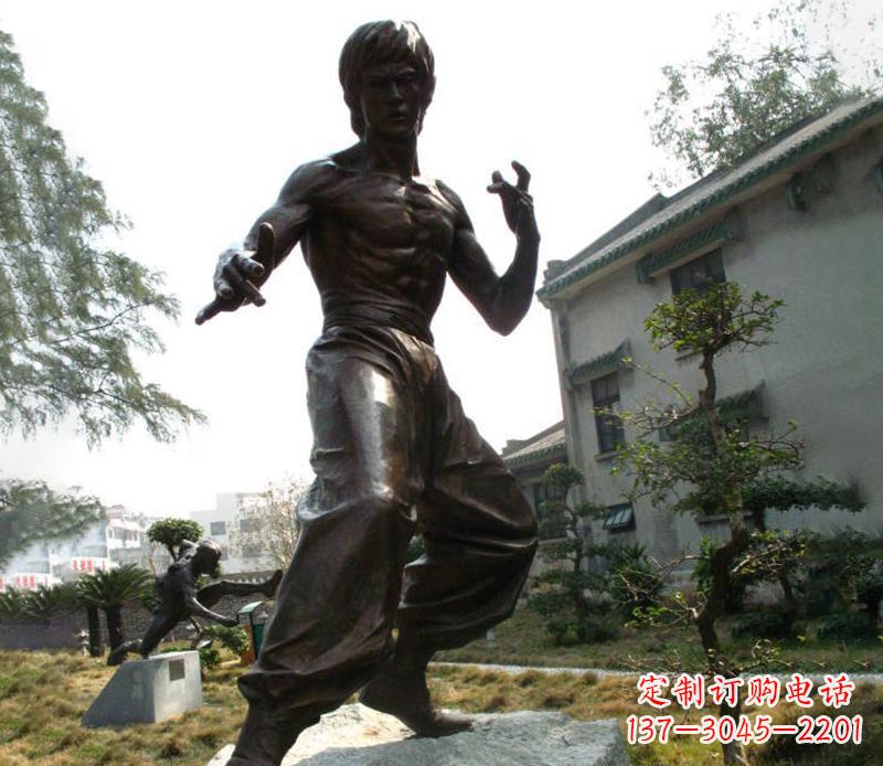 长春传奇人物李小龙铜雕