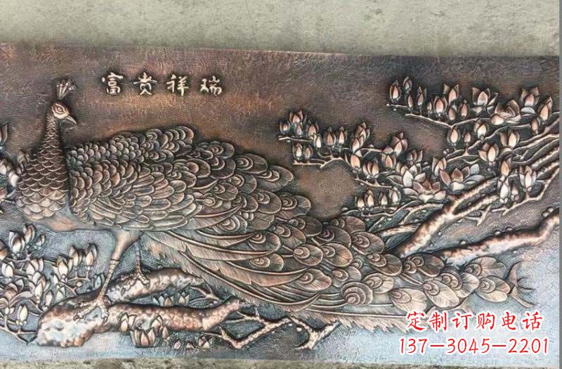 长春精美锻铜孔雀雕塑