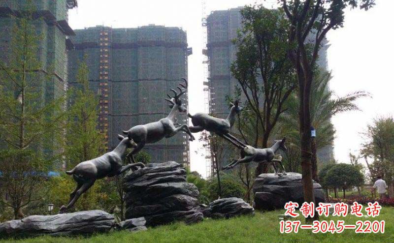 长春飞奔小鹿小区精美动物铜雕