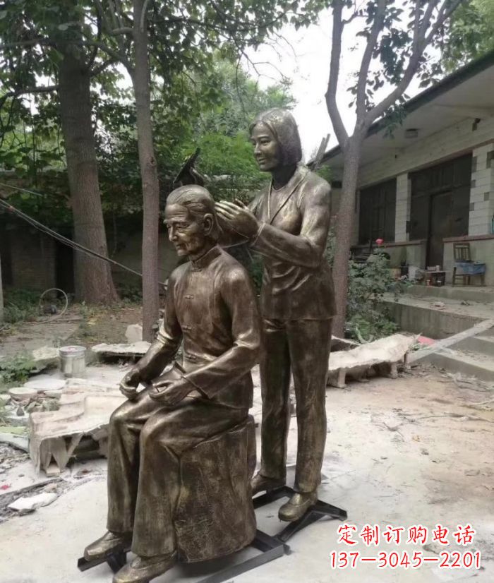 长春给母亲梳头人物铜雕 (2)