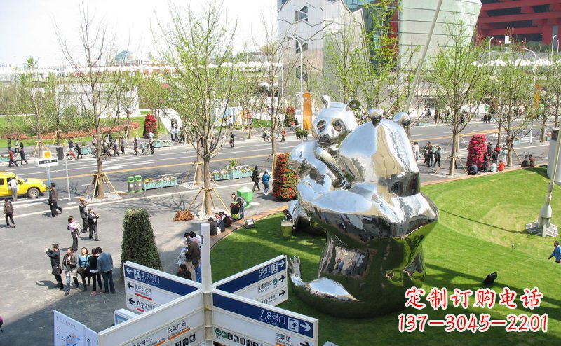 长春魅力镜面不锈钢熊猫景观雕塑