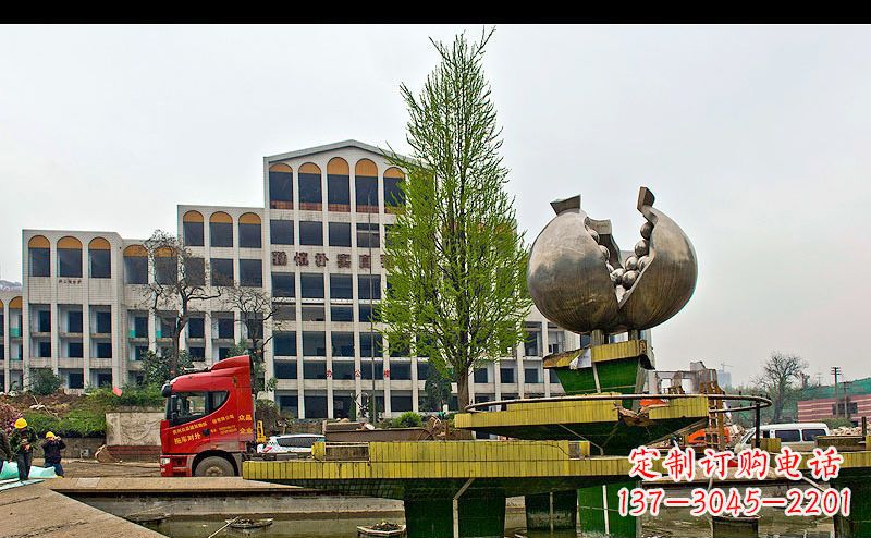 长春精美不锈钢石榴景观雕塑