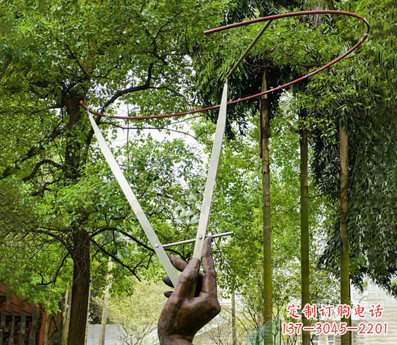 长春不锈钢圆规雕塑展示精致繁华