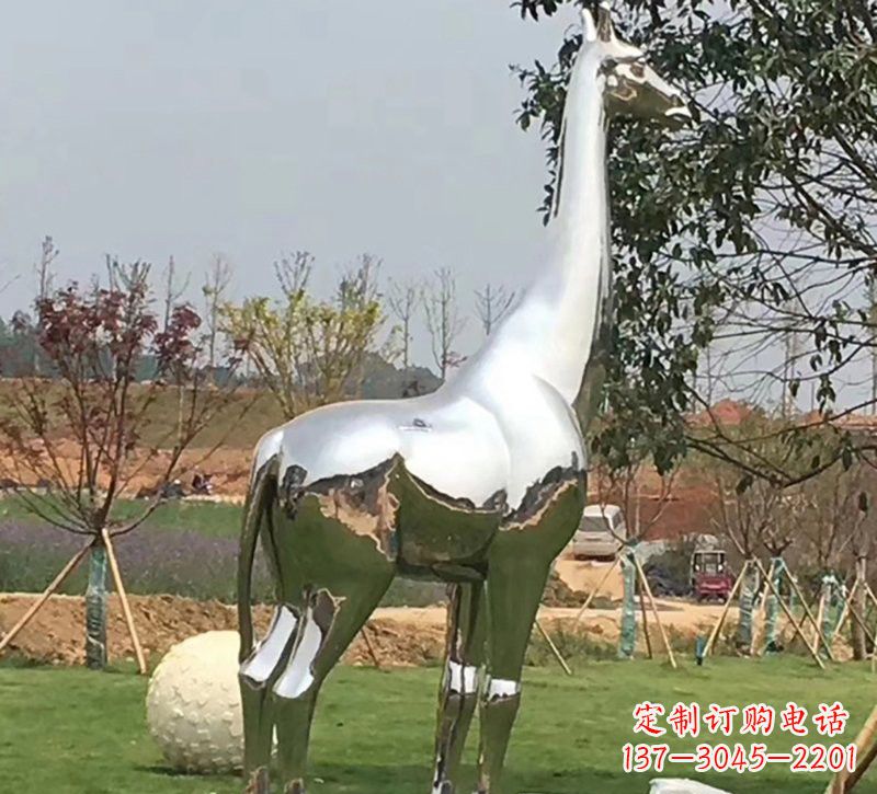 长春公园不锈钢长颈鹿雕塑