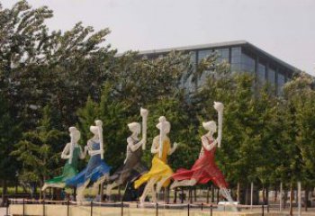 长春不锈钢雕塑——拿火炬跑步