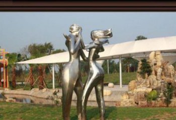 长春公园不锈钢跳舞的情侣雕塑