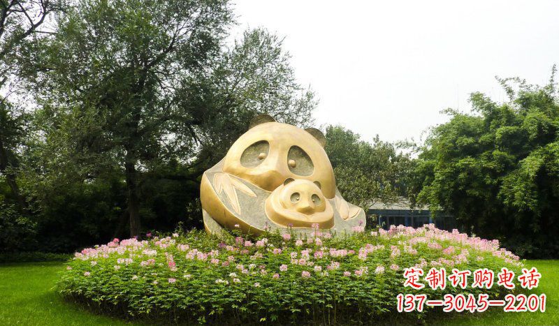 长春公园抽象母子熊猫动物铜雕
