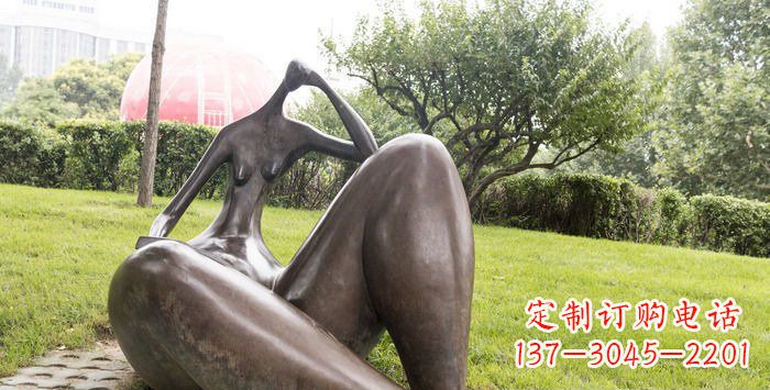 长春公园抽象女人景观铜雕
