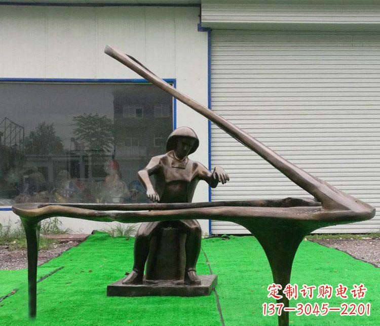 长春公园弹钢琴的抽象人物小品铜雕