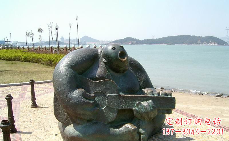 长春公园弹吉他抽象人物铜雕