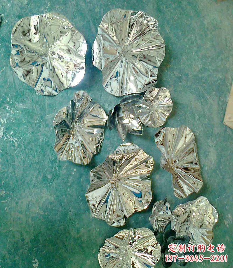 长春精致锻铜荷叶造型雕塑