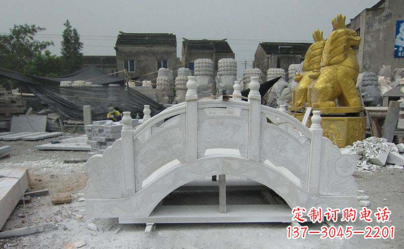 长春精美的大理石拱桥雕塑