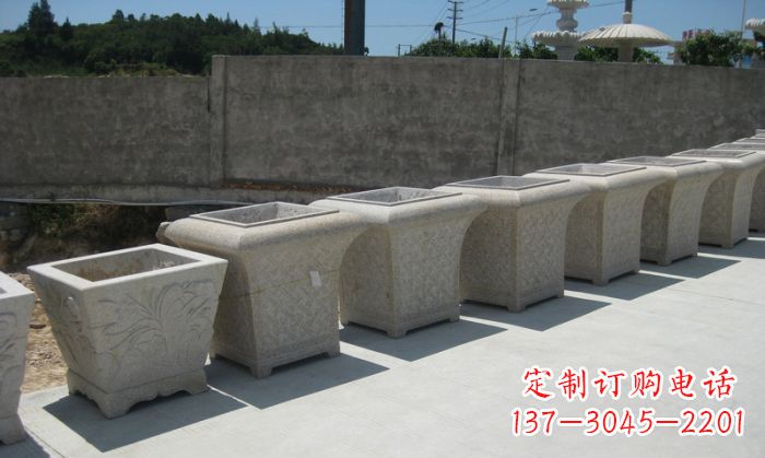 长春大理石花盆石雕 – 在公园展现精美自然风貌