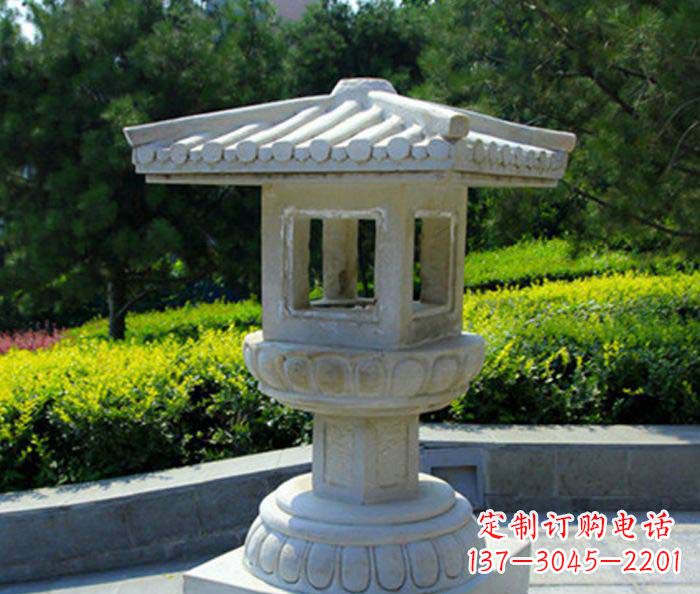长春山水融洽的石灯雕塑