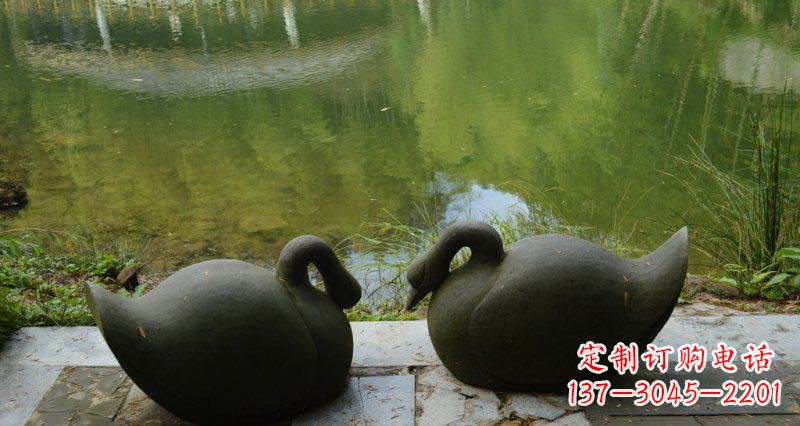 长春高雅优美的天鹅铜雕
