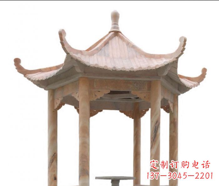 长春美丽而优雅的公园晚霞红六角石凉亭雕塑