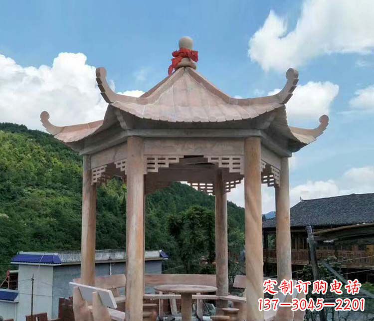 长春一流的公园晚霞红六角石雕凉亭