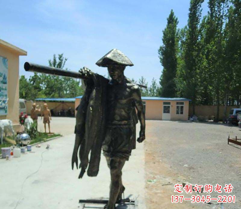 长春传承古老文化的渔民雕塑