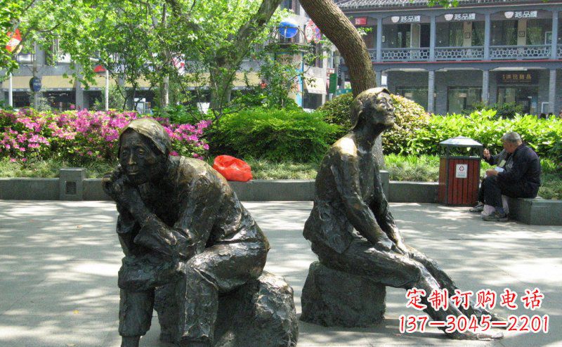 长春充满深情的老人铜雕