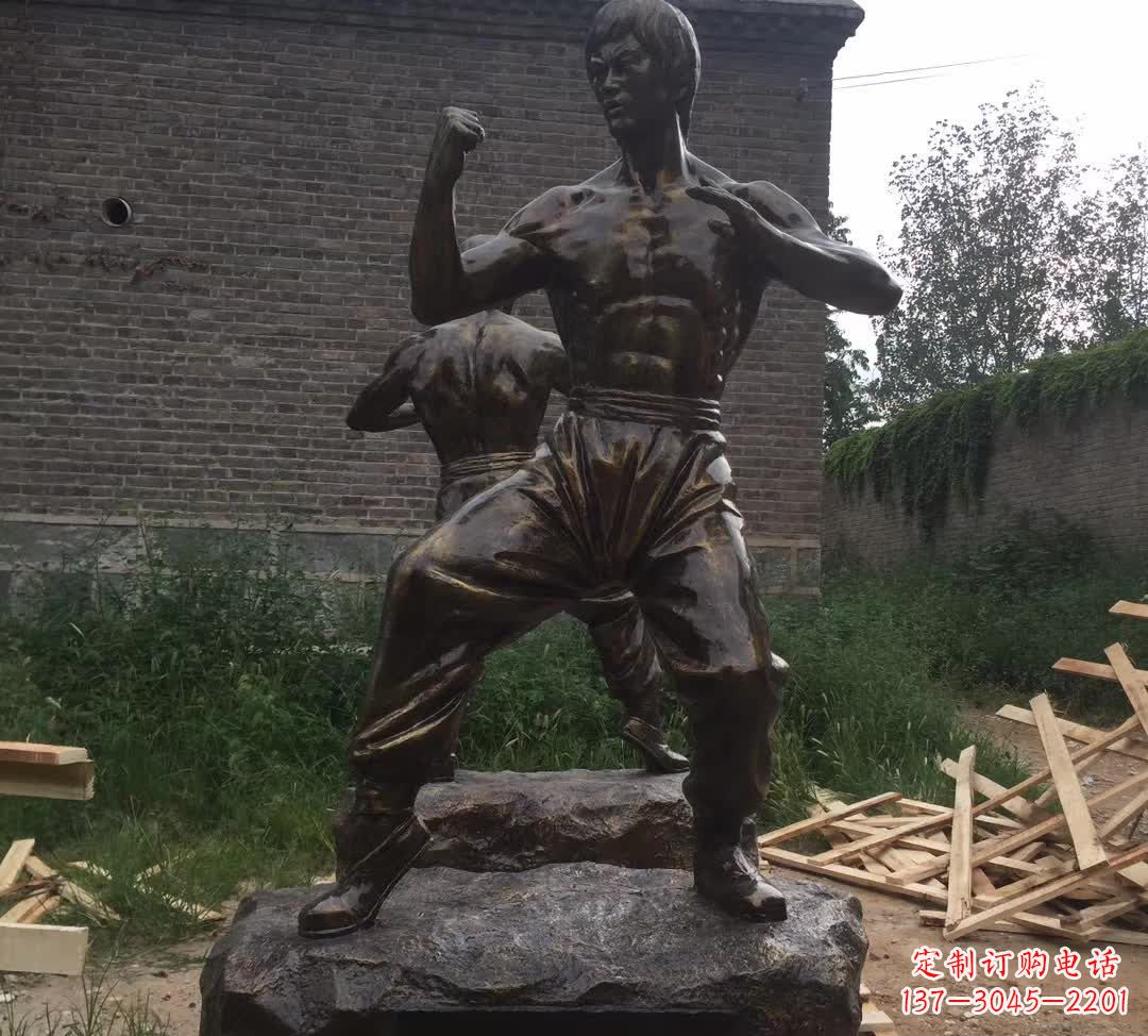 长春令人叹为观止的李小龙铜雕