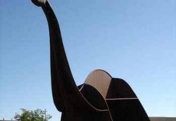 长春公园抽象恐龙动物铜雕