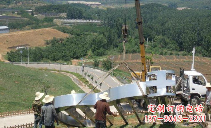 长春中领雕塑:高质量不锈钢竖琴雕塑