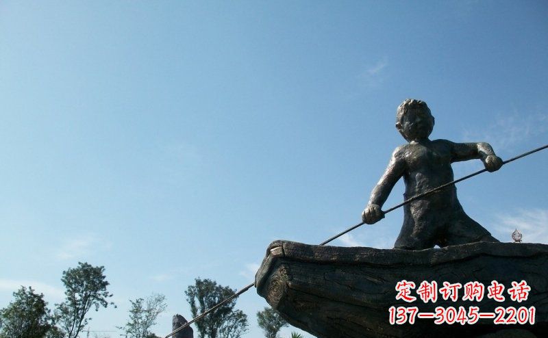 长春男孩撑船铜雕,营造童趣氛围