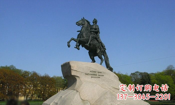 长春广场骑马的人物铜雕