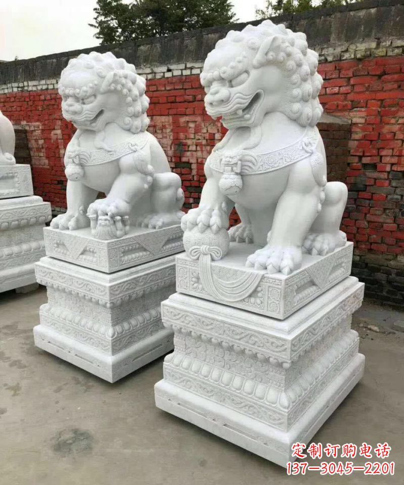 长春浪漫雕塑--汉白玉踩球镇宅狮子