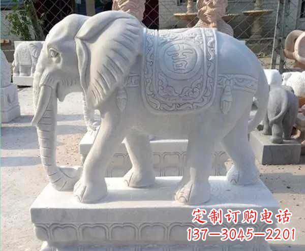 长春高贵厚重的大象雕塑
