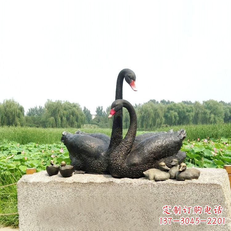 长春雕刻精致的天鹅铜雕摆件