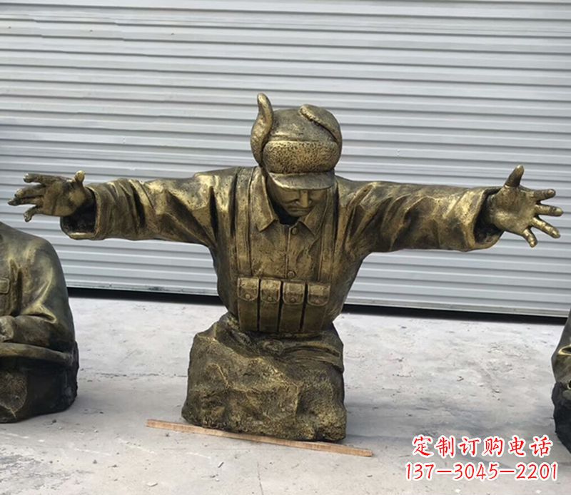 长春黄继光铜雕是由中领雕塑定制的精致作品。中…