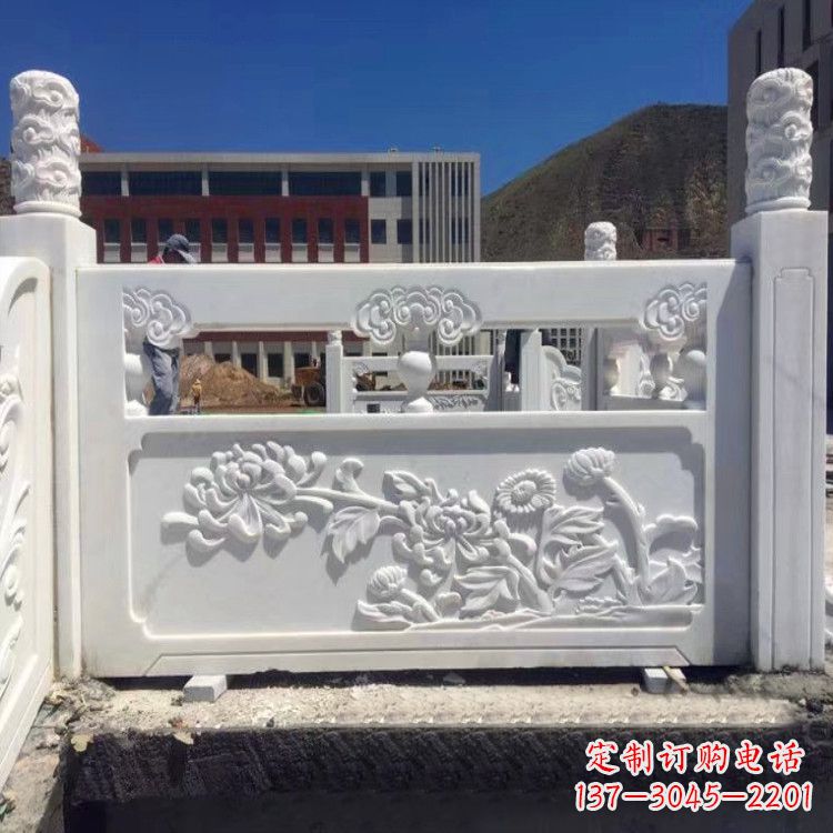 长春中领雕塑旗下的菊花石栏板雕塑,以其独特的…