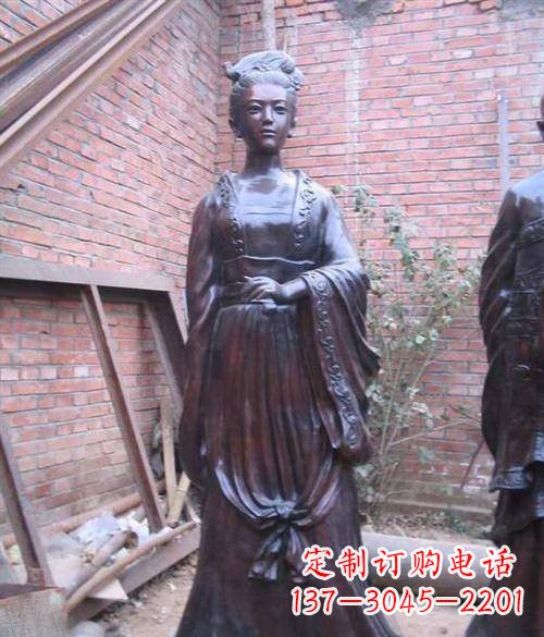 长春汹涌波澜中的李清照雕塑