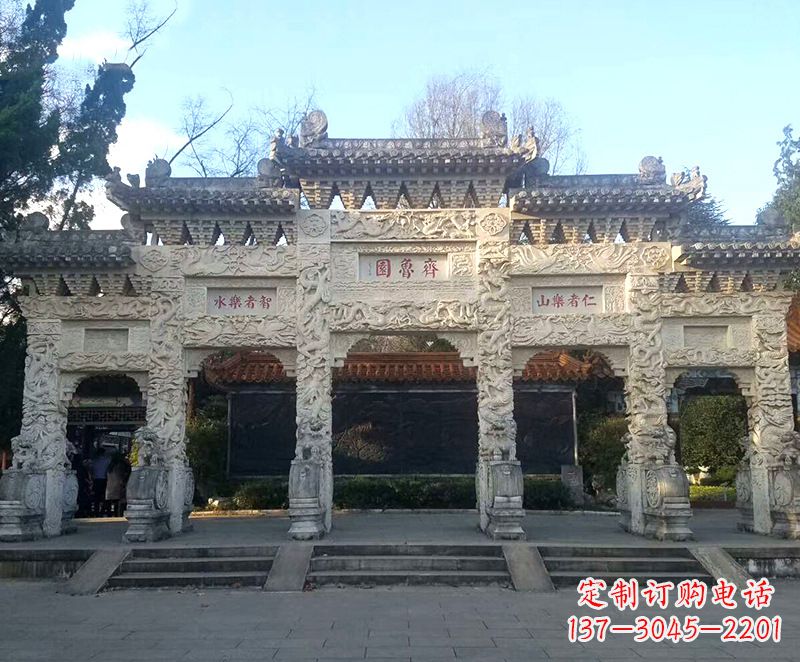 长春临沭朱村的石雕牌坊楼