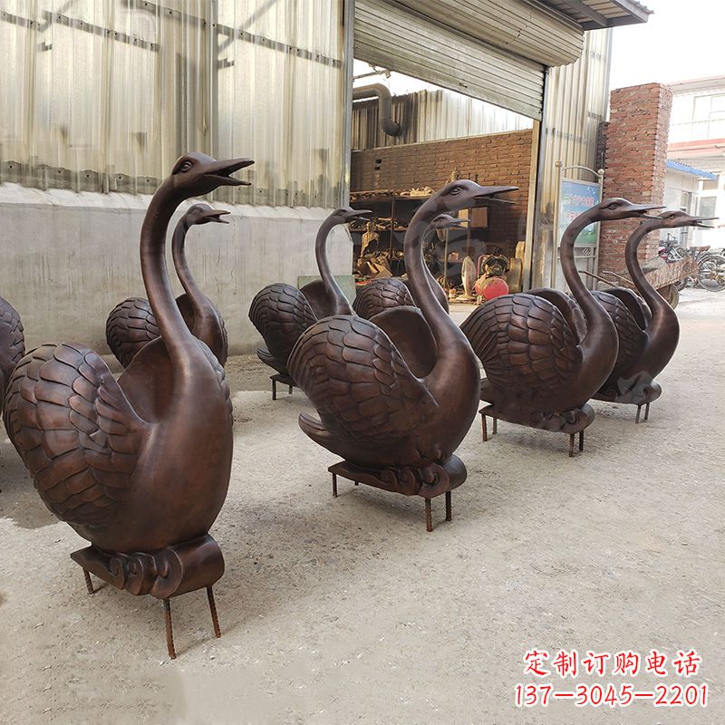 长春中领雕塑天鹅铜雕是一款精美的艺术作品,既…