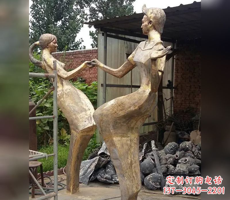 长春情侣跳舞广场景观铜雕