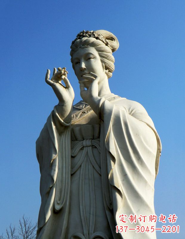 长春精美绝伦的古代美女雕像