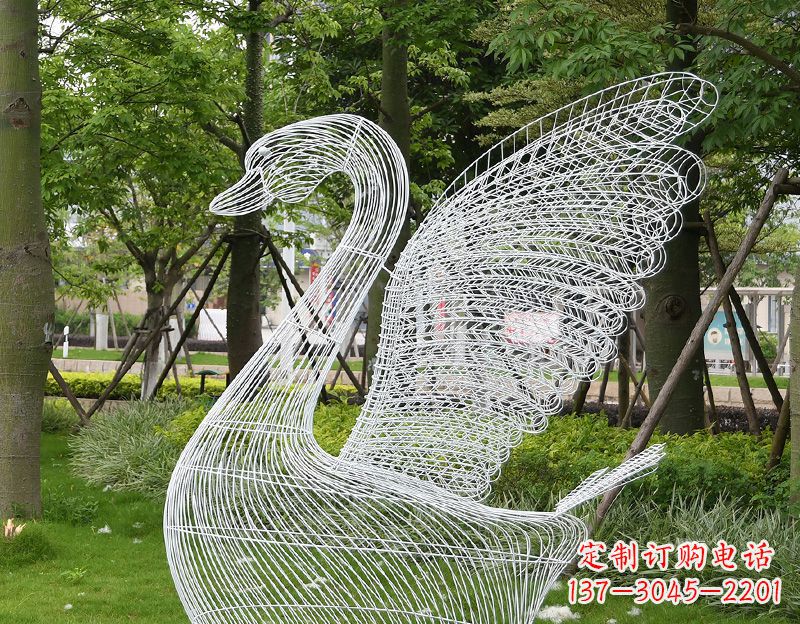 长春天鹅镂空不锈钢雕塑