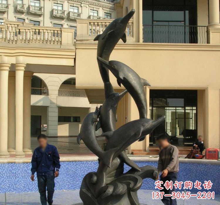 长春跳跃海豚雕塑