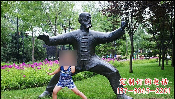 长春铜雕打太极拳的老人