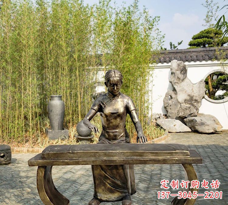 长春铜雕弹古筝人物