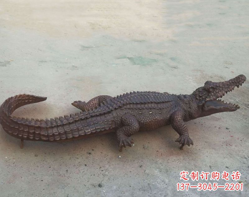 长春铜雕鳄鱼,铸铜园林仿真动物雕塑