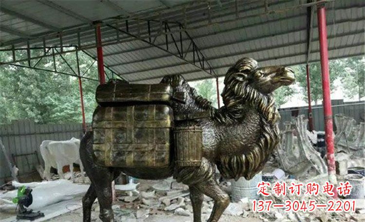 长春拖行李的骆驼动物铜雕 (2)