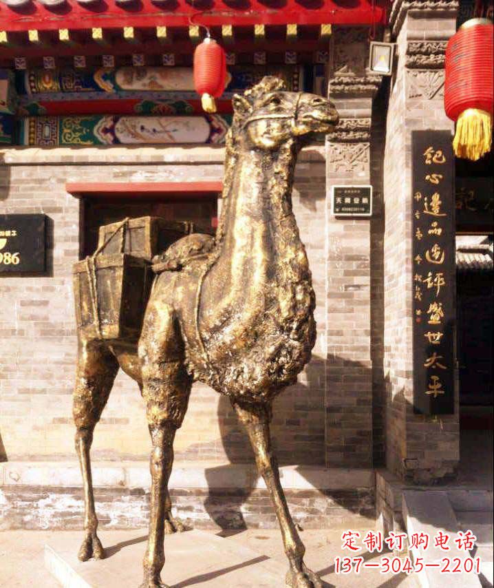 长春驮行李的骆驼动物铜雕